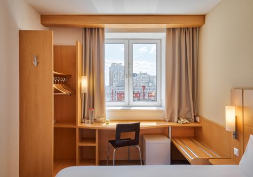 Номер стандарт с 1 двуспальной кроватью