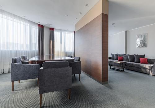 Территория отеля Ramada Екатеринбург
