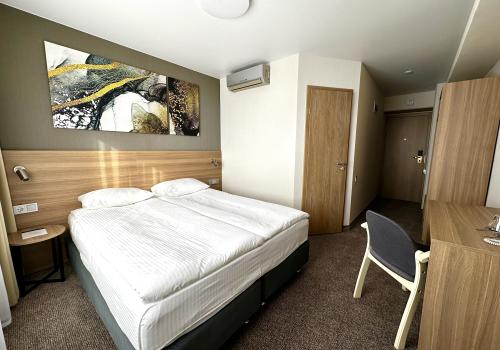 Номер улучшенный стандарт с 1 двуспальной кроватью