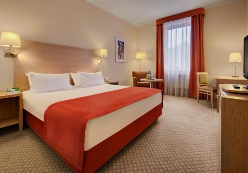 Номер стандарт с 1 двуспальной кроватью