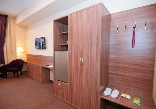 Номер полулюкс комфорт с 1 двуспальной кроватью