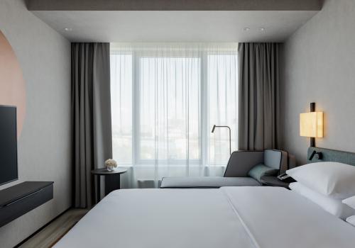 Номер делюкс с 1 двуспальной кроватью и диваном