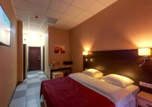 Номер стандарт с 1 двуспальной кроватью