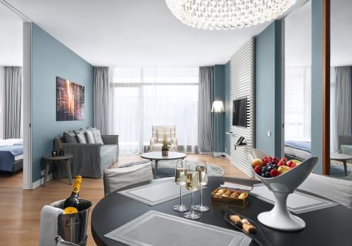 Номер Suite Disability Access