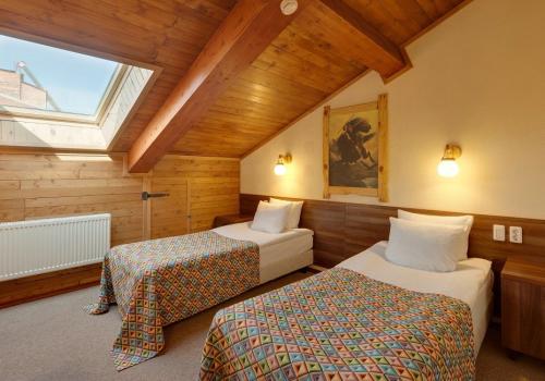 Фото Алеша Попович Двор