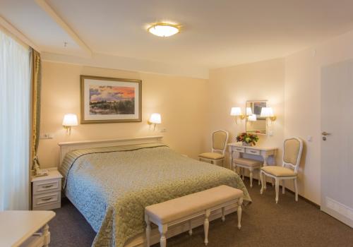 Номер улучшенный с 1 двуспальной кроватью