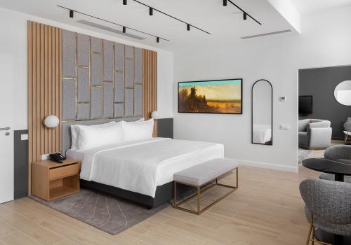 Фото The Basilian Minsk, Curio Collection by Hilton