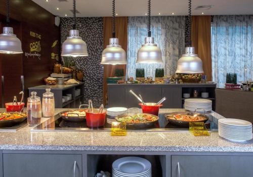 Фото Cosmos Saint-Petersburg Pulkovskaya Hotel