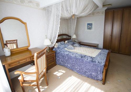 Номер люкс улучшенный с 1 двуспальной кроватью