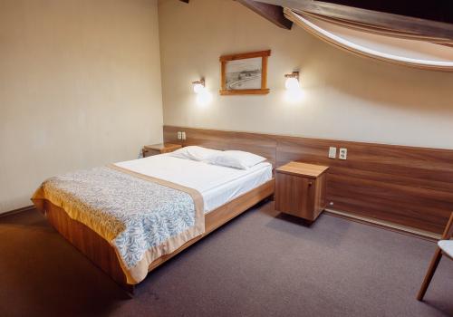 Номер стандарт с 1 двуспальной кроватью (мансарда)