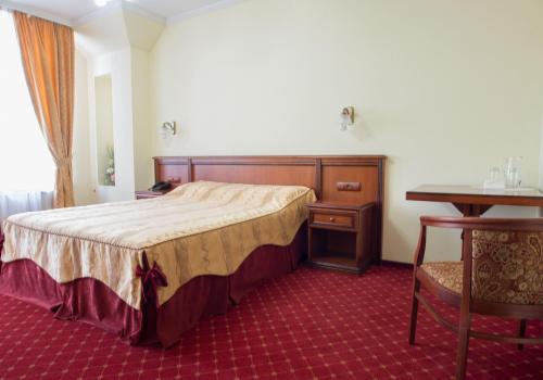 Номер комфорт улучшенный с 1 двуспальной кроватью