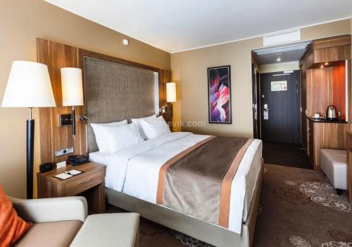 Номер стандарт с 1 двуспальной кроватью