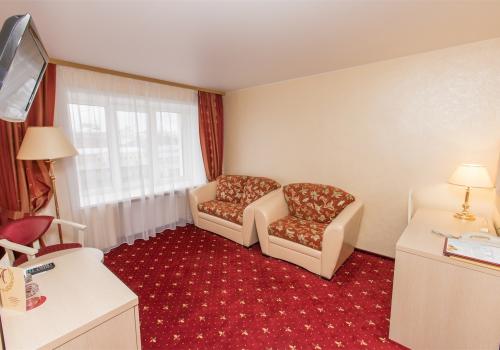 Номер люкс семейный с 1 двуспальной кроватью