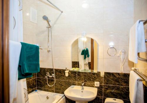 Номер стандарт с 1 двуспальной кроватью