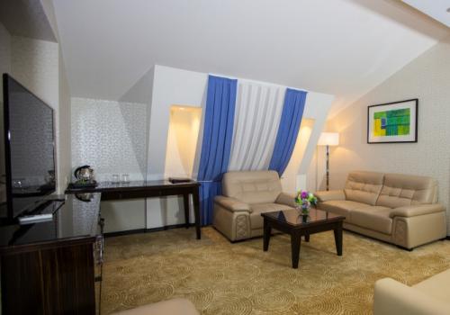 Номер люкс с 1 двуспальной кроватью Love story (с завтраком)