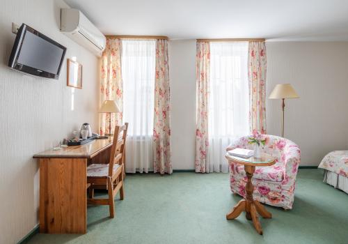 Номер стандарт с 1 двуспальной кроватью (корпус Village)