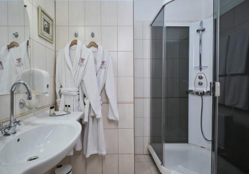 Номер стандарт бизнес с 1 двуспальной кроватью