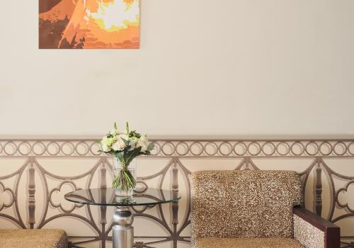 Номер улучшенный премиум с 2 односпальными кроватями вид на ул. Чайковского