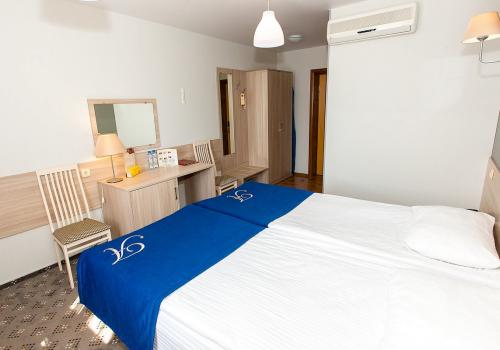 Номер стандарт бизнес с 1 двуспальной кроватью