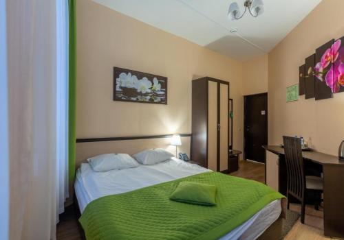 Номер стандарт с 1 двуспальной кроватью