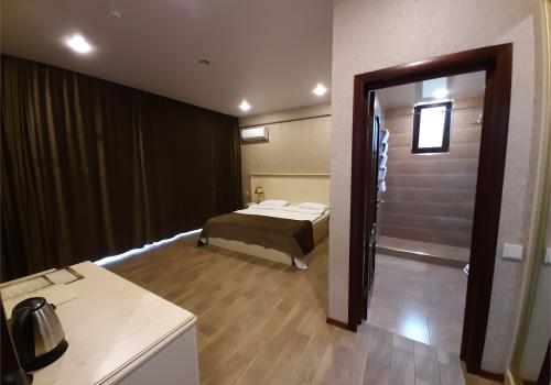 Номер стандарт с 1 двуспальной кроватью