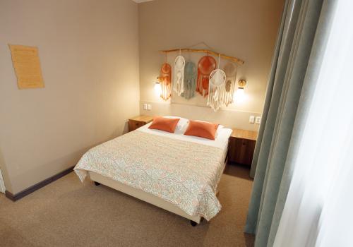 Номер стандарт с 1 двуспальной кроватью