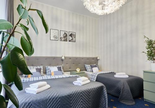 Номер стандарт с 1 односпальной и 1 двуспальной кроватью