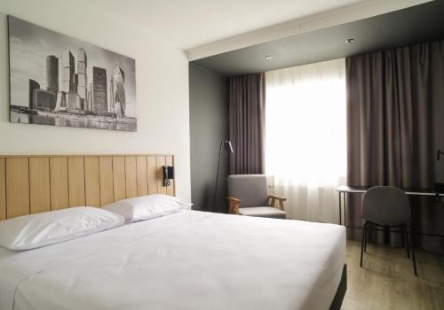 Номер улучшенный с 1 двуспальной кроватью