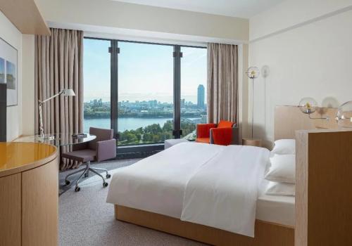 Номер стандарт с 1 двуспальной кроватью