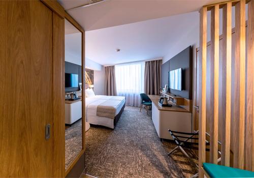 Номер стандарт для людей с ограниченными возможностями