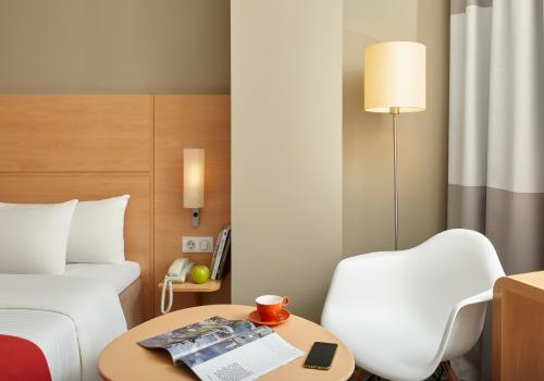 Номер улучшенный с 1 двуспальной кроватью и диваном