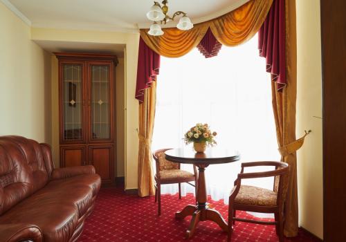 Номер люкс с 1 двуспальной кроватью