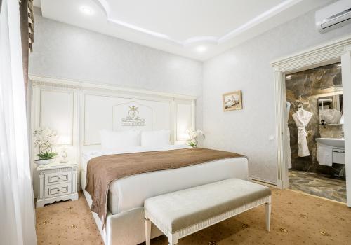 Номер люкс с 1 двуспальной кроватью