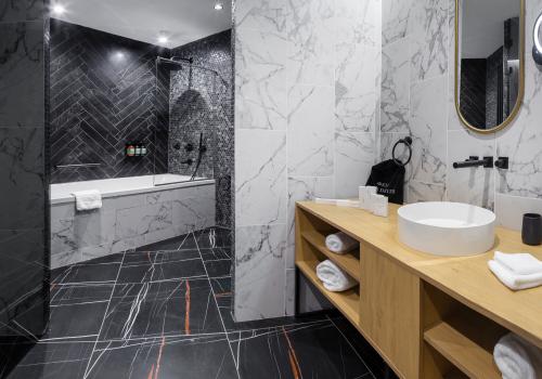 Фото The Basilian Minsk, Curio Collection by Hilton