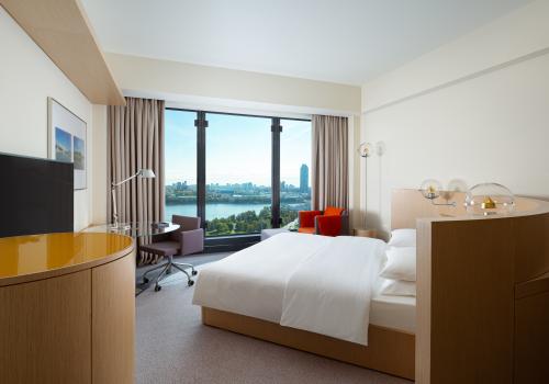 Номер стандарт улучшенный с 1 двуспальной кроватью