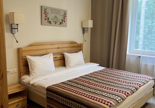 Номер стандарт с 1 двуспальной кроватью