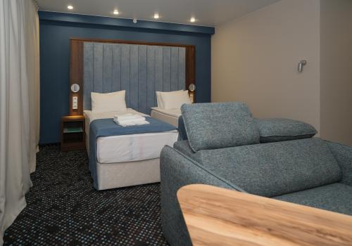 Номер люкс с 2 односпальными кроватями