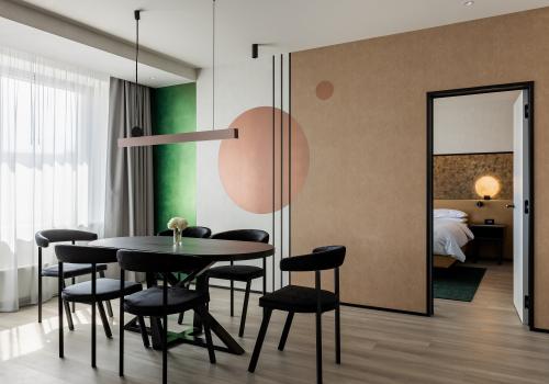 Номер люкс с 1 двуспальной кроватью и диваном