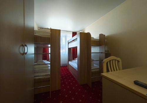 Номер стандарт для 1-4 человек с двумя двухъярусными кроватями