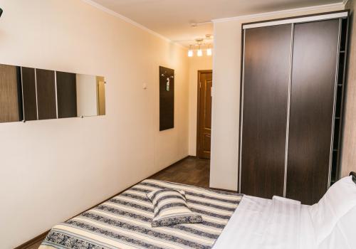 Номер стандарт с 1 двуспальной кроватью