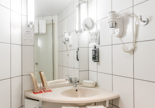 Номер стандарт семейный с 2 односпальными и 1 двуспальной кроватью