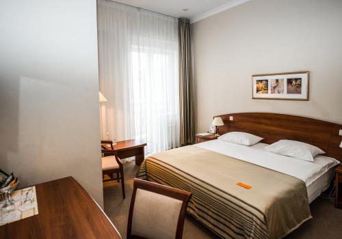 Номер стандарт с 1 двуспальной кроватью и балконом