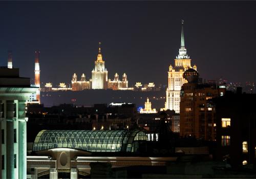 Номер улучшенный с 1 двуспальной кроватью на высоком этаже