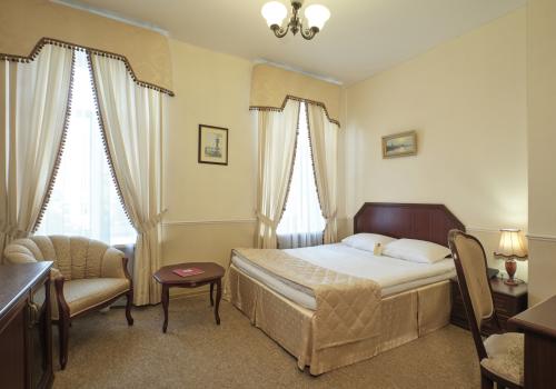 Номер стандарт бизнес с 1 двуспальной кроватью