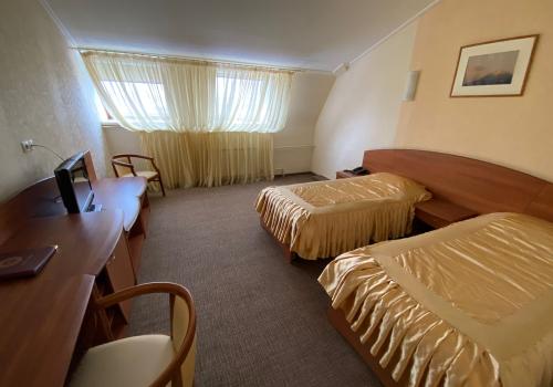 Номер стандарт с 2 односпальными кроватями (без окна)