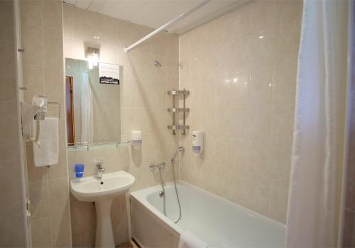 Фото Отель Riders Lodge