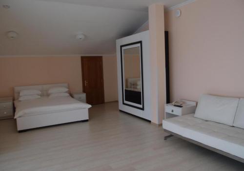 Номер полулюкс с 1 двуспальной кроватью