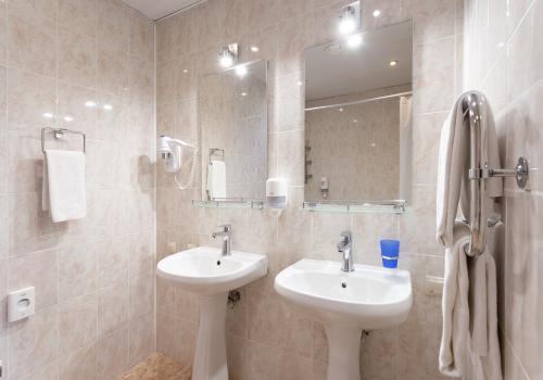 Фото Отель Riders Lodge