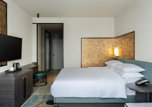 Номер стандарт с 1 двуспальной кроватью на высоком этаже