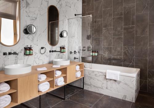 Фото The Basilian Minsk, Curio Collection by Hilton